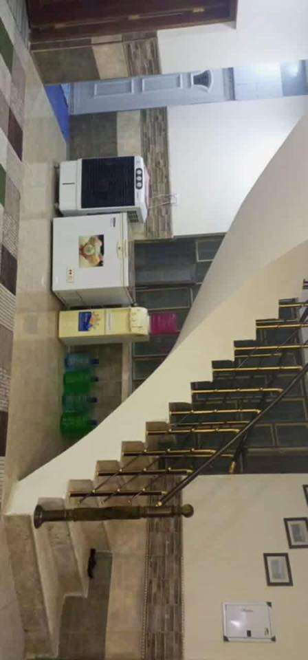 السلام عليكم ورحمة الله وبركاته بيت للبيع ملك صرف المساحة 150مترالبيت فول واحد على واحد يحتوي على اربع غرف نوم+حوالي+استقبال بناء طابوق درجة أولى الموقع ابو غريب حي الشهداء الجديدة قرب خط السريع : السعر ١٨٥ 
***********
