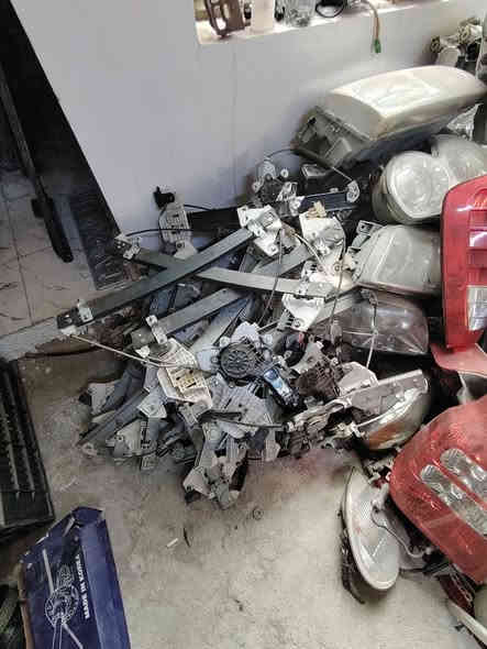 هل تبحث عن قطع غيار موثوقة لسيارتك؟ 🚗 نقدم لك مجموعة من قطع الغيار المميزة والمتوفرة لدينا: سوناتا وفود 2001/2005، سوناتا منغولي 99/2001، وأوبتيما 2001/2006. جميعها بحالة ممتازة ونظافة تامة. 🛠️ متوفرة في بغداد، مدينة الصدر، مع إمكانية التوصيل إلى جميع المحافظات. لا تتردد في الاتصال بنا على الأرقام التالية: 📞 *********** أو ***********. احرص على أن تكون سيارتك في أفضل حالاتها مع قطع الغيار الأصلية لدينا! 😊
