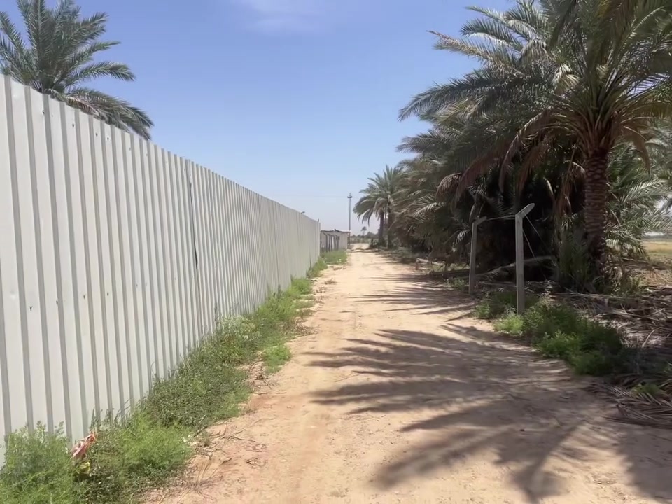 السلام عليكم ورحمة الله وبركاته 
مزرعة للبيع 
المساحه 1000 م 
واجهه 40 م 
طابو زراعي سند 25 بأسمي 
الموقع قرب العلويه شريفه مجاور مزرعه النخيل 
الاستفسار اكثر الاتصال ع الأرقام التأليه 
***********
***********
أو مراجعة 
مكتب سما بابل للعقار 
حله /شارع 80
