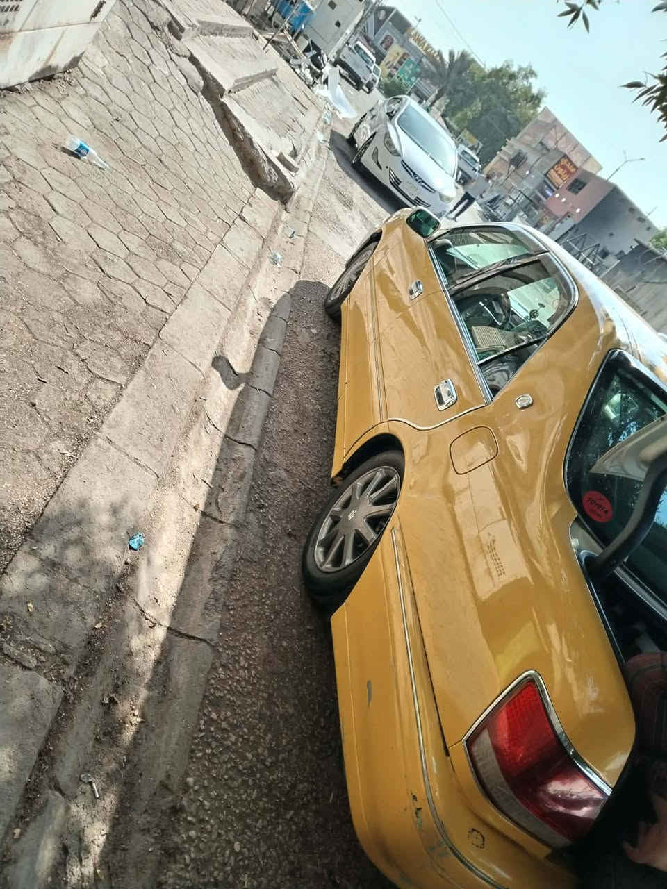 السلام عليكم ملكه البيع مديل 2002 جاهز من كلاشي مكينه كير حداديه تخم تاير جديد سياره  ديفور الكبير مال جناي الاستفسار عل رقم***********
