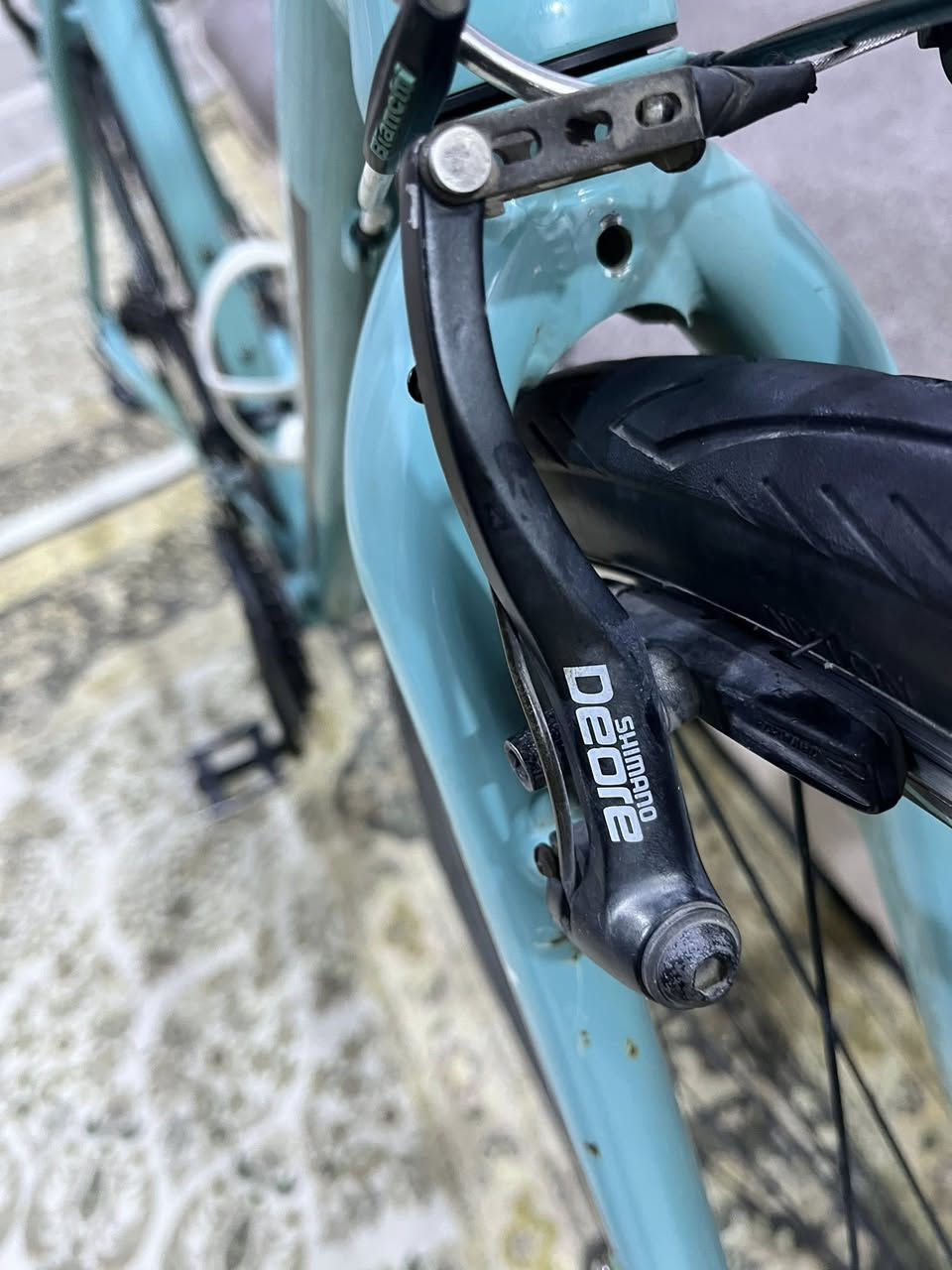 السلام عليكم كباتن للبيع دراجة بيانكة
حجم الفريم L52 سيت ديور بل كامل 
3/9 السعر 250الف 
***********
