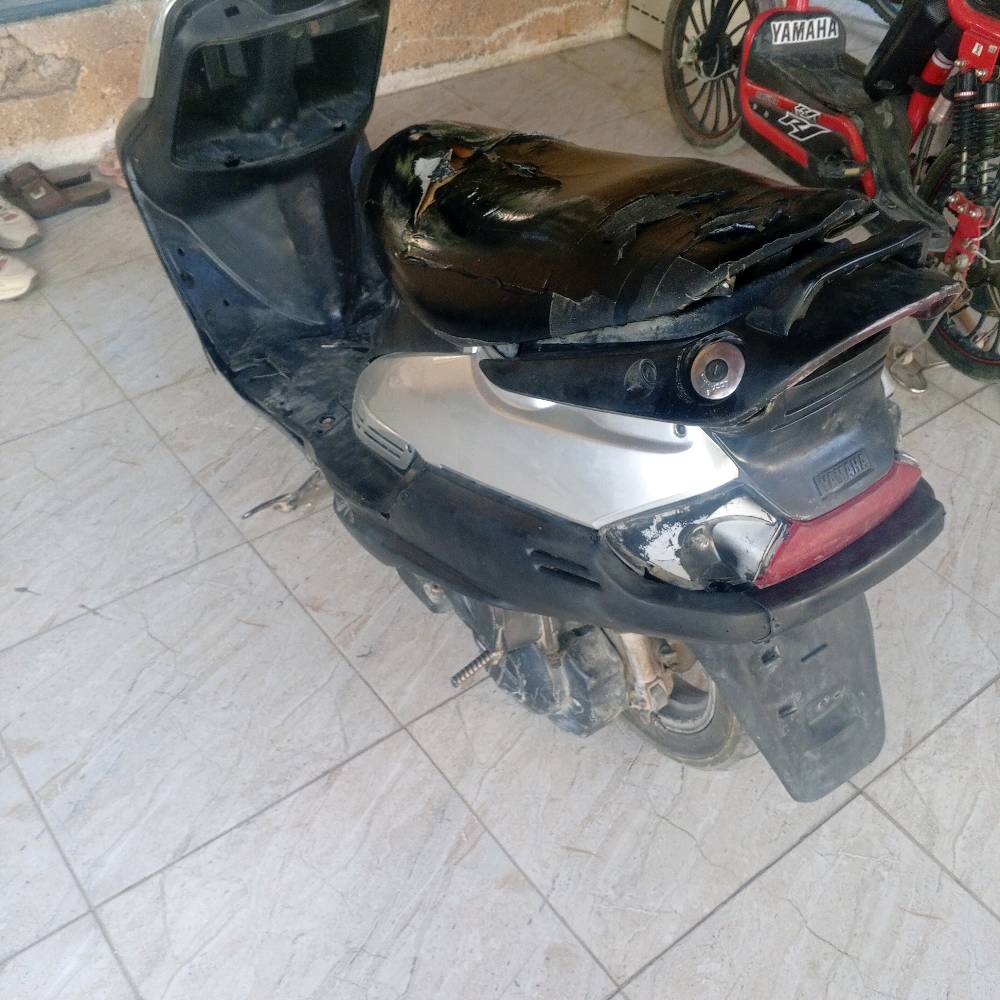 السلام عليكم ورحمة الله وبركاتة دراجة فراشة فضائي ياباني البيع بسعر 350الف محرك بلادي برغي ما مفتوح بي كفرات جدد ناقصها بس دكم مالت اشاير كهربائيات شغاله كلشي مابيها تشتغل نكرة و موجود كفرات وياها هم الكفرات مالتها القديمه انظاف كلش