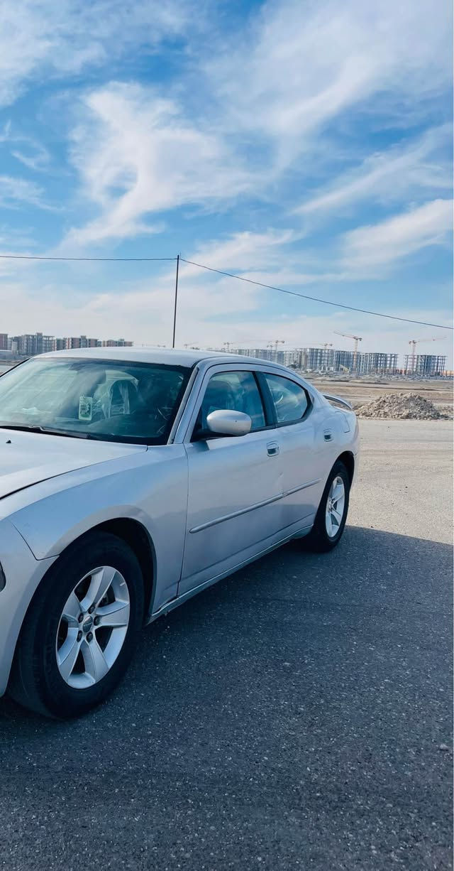 السلام عليكم جارجر 2010 وارد كندي  رقم ارييل بسم كردي جاهز للتحويل او الوكاله مكفوله من الضربه والتبديل مكينه 3500 اصل Abs  وكامره بلاديه وحساسات كير ومحرك مكفولات حداديه 80% علما السياره بيه مكانات لكط اخياس فقط السياره مال بيت ممشتغله خط ماشيه 200 الف السعر 90 ورقه العنوان بصره/ ياسين خريبط / تليفون *********** Singapore
