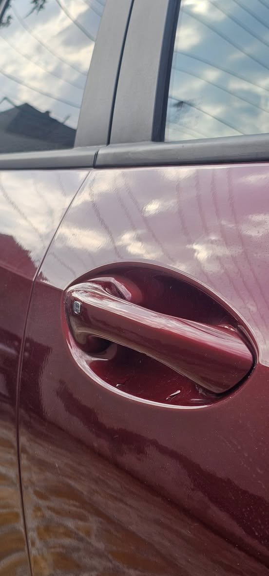 تراكس فول فئة LT موديل 2024 فتحة سقف كراسي جلد شاشة دجتل تحديد مسار رادار قفل سرعة شاشة اندرويد هاندبيريك بصمة تشغيل عن بعد
محرك 3 سلندر حجم المحرك 1200 تيربو
ماشية 22 الف ميل
مكفولة من الصبغ والتبديل
بيها بشفة البنيد بارد PDR شرط راجع شركة
بدون قطرة صبغ
بدون ايرباك
فيها طخه بسيطه بالدعامية ومصلحه مبينه بالصور مبقيها بدون صبغ
البجم كله اصلي لايتات مع رادار وشباك كله مالتها بدون اي تبديل
السيارة فحص مؤقت تتسجل بكل محافظات العراق باستثناء كردستان
السيارة نظيفة جدا
للاستفسار
*********** اتصال فقط
*********** اتصال +واتساب
