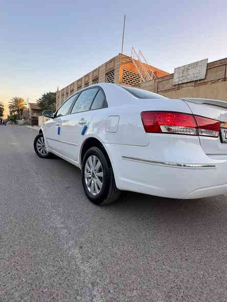 السلام عليكم
سوناتا 2009 خليجي تكسي مطار 
مكينه 2400 دوش 
كير 5 نمر 
سيارة مكفوله من ضربه وتبديل 
بيها صبغ جاملغ امامي وربع بنيد بدون دواخل  والباقي مكفول كفاله عامه 
تخم تاير جديد 
صدر امامي خلفي جديد 
ويل كروم
تبريد ❄️ ثلج 
سنويه ورقم جدد 
تريد وكاله تريد تحويل 
سيارة احلى من صور سيارة  حلوة بمعنه الكلمه وبل عافيه على لي ياخذها
سعر 117 وبيها مجال جدا بسيط مكان سيارة بغداد الزعفرانيه 
متواجد رقم واتساب فقط ***********
