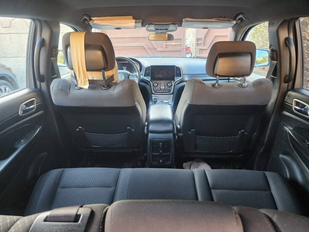 السلام عليكم ..
جيب لاريدو للبيع 🚨
الموديل 2021 امريكي كلين تايتل 
وطلع بيها باب السايق والخلفي بيهن كلير من امريكا فقط 
واكو رصعات خفيفه بجهت باب الصدر والخلفي 
العداد ( 67 ميل )
السعر :. 25 الف دولار وبيها مجال  

الموصفات 
ويل قياس 18 انج تخم تايرات جديد صارلهن شهر من شادهن.. صدر جديد 
شاشه دواره 
ستيرن كهرباء 
تشغيل عن بعد 
صندوق كهرباء 
المقعد الامامي والسايق كهربائيه
المقاعد الاماميه تدفئه 
تدفئه سترين 
سستم صوت 
حساسات خلفيه 
مرايا متحسسه للضوء العالي 
توقف تلقائي خلفي 
محدد سرعه 
السياره مال بيت جديده بمعنى الكلمه الله شاهد.
رقمي للاستفسار 
***********
