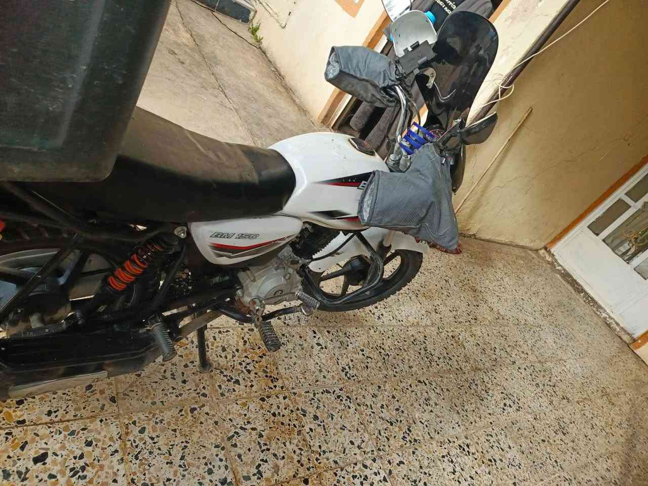 سلام عليكم ورحمة الله وبركاته بوكسر موديل 2023
مجفته مره واحد نضافه شوفت عيونكم

السعر 1900وبيه مجال الطيبين

رقم الهاتف ***********
مرقم وكامل
