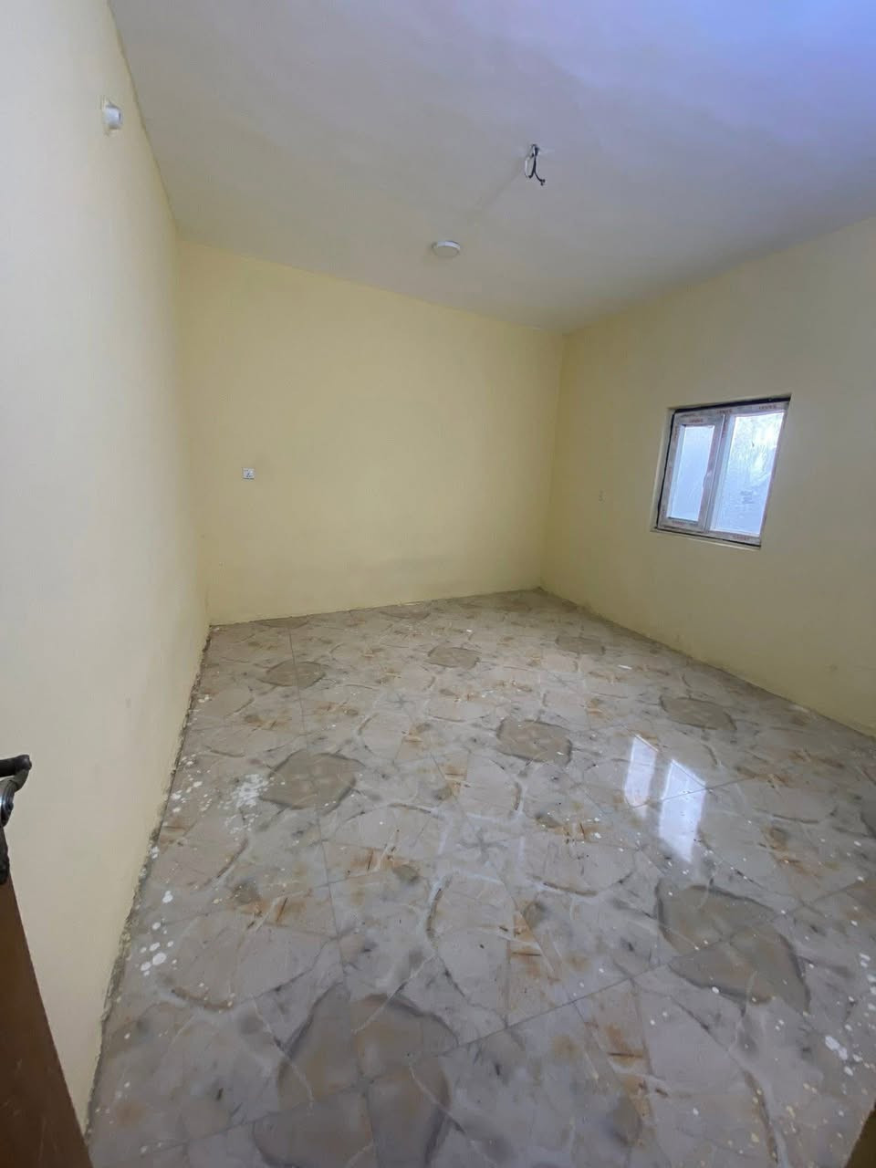 للايجار شقة كبيرة غرفتين نوم وصالة واستقبال وصحيات كبار حي الجامعة نهاية شارع ٢٠ للاتصال ***********
