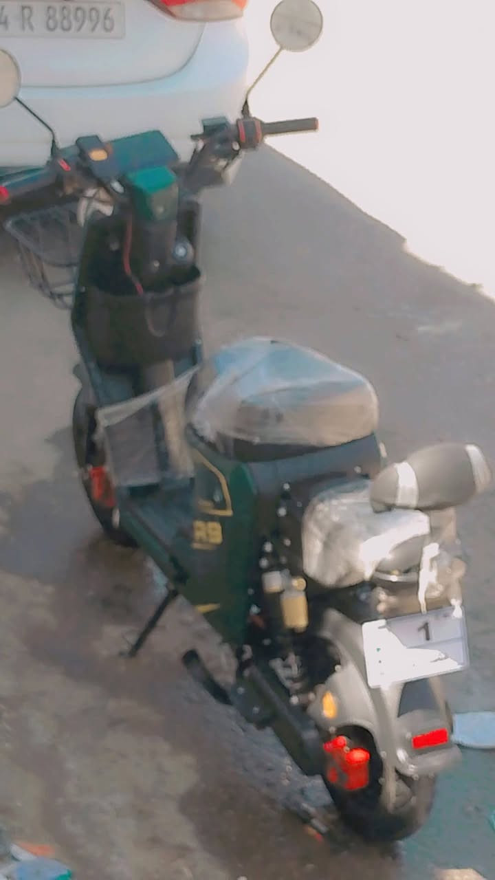 سلام عليكم 

 البيع دراجه شحن r9 موديل 2025 نضيفه وحلوه وكلشي ما مبدل بيه وخمس بطاريات وكلشي شغال بيه السعر،  450 وبيه مجال 

رقم الهاتف *********** العنوان البصره
