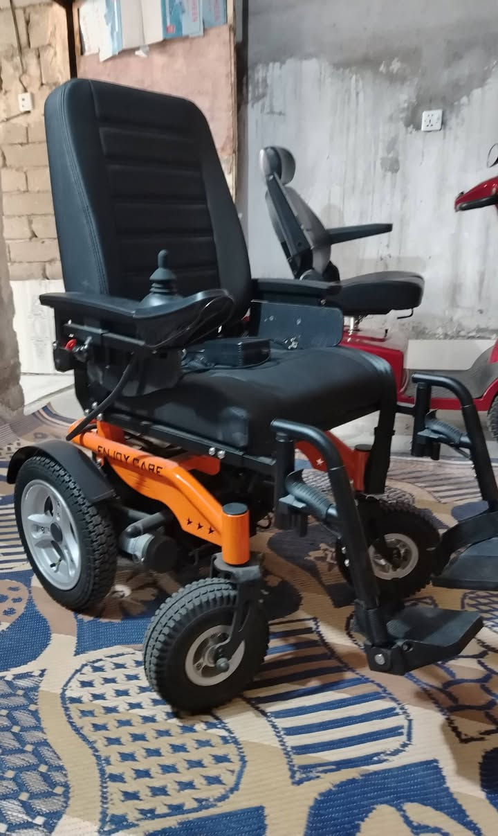 اخوان سلام عليكم ورحمة الله كرسي كهربائي للبيع جديد باكيت السعر 600 وبية مجال قليل ميسان ابو رمانة ***********
