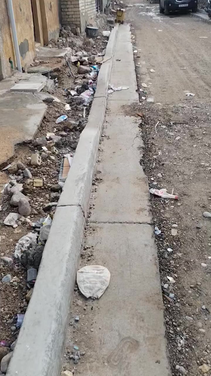 السلام عليكم بيت للبيع تجاوز في منطقه حي اور ام الكبر والغزلان الشارع خلف كراج ابو الريش قرب مدرسه الكرفانات الفرع مقابيل المدرسه هو الفرع على اليمين المساحه 200 متر الواجهه 20 والنزال 10 الاستفسار على الرقم الهاتف ***********
