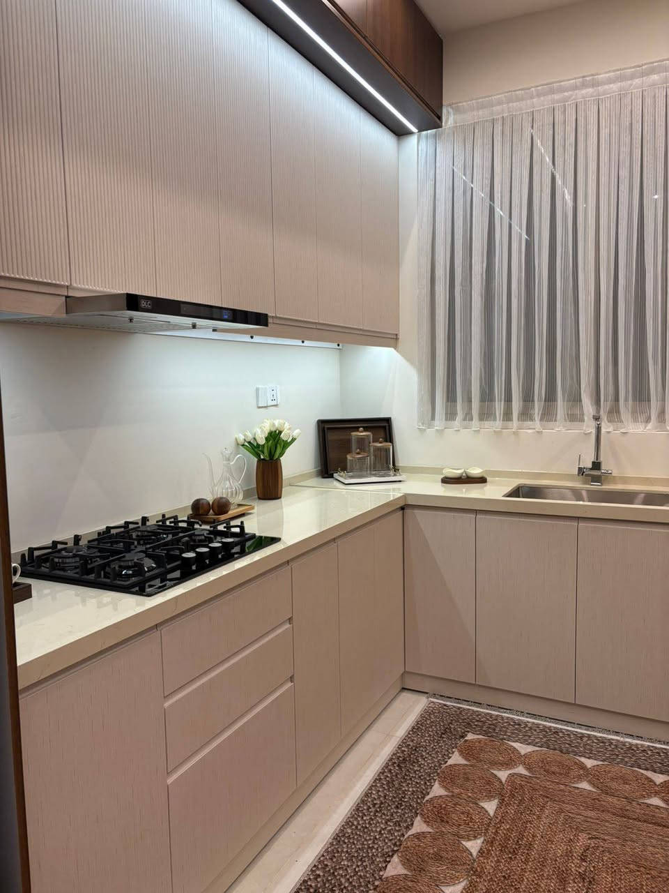 مساء الخير....
عندما يتم اختيار تصميم مميز والوان هادئة وجميلة وشركة ذات خبرة في عالم النجارة الحديثة تصبح النتائج مبهرة....
#آخر اعمالنا في شهر رمضان المبارك 
للحاج عبد الرضا شعيبث
في منطقة البلديات 
مطبخ حار ومطبخ بارد ومطبخ فندقي بالطابق الثاني 
مع ثلاث غرف نوم


**إذا كنت صاحب هذا الإعلان وتريد حذفه لأي سبب، رجاءا أرسل رسالة إلى الدعم الفني**