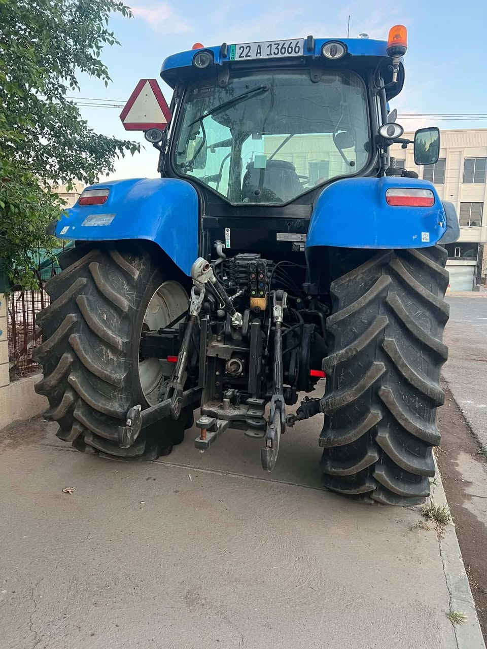 بۆ فرۆشتن نیوهۆڵەند حجم 6080مۆدیل 2011گێڕ عصا8هەزار ئیشی کردیه هیچی نەکرایتەوە چوار تایەی نوێی لەسەرە شوێن هەولێر‎***********
