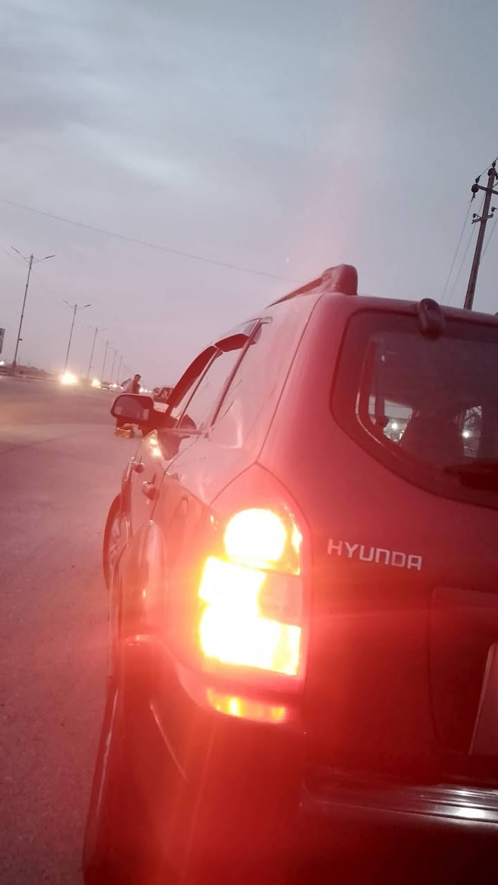 السلام عليكم
هيونداي توسان🚗
موديل:2008🥳
وارد: خليجي✅
حدادية جديدة ✅
كهربائيات ما بيها اي نقص✅
محرك و گير اداء+ ضمان (زيت موريس+ماء راديتر زيتي)✅✅✅
گير عادي بلاد✅
راديتر جديد✅
جام  تحكم كهربائي✅
تبريد  ثلج🥶❄️🌬️
شاشة📱اندرويد✅
عبوة كاملة جديدة✅
كاميرا أمان(داش كام)✅
السيارة على وضعها و ادامة اول بأول(جناي)👍✅
جيلاتين قطعتين👍
تحويل ثاني يوم+ لوحات انگليزي الجديدة✅
مكان السيارة: السماوة/ الخضر 
السعر: 85 ورقة.
للإستفسار/***********
او مراسلتنا على الخاص🌹
