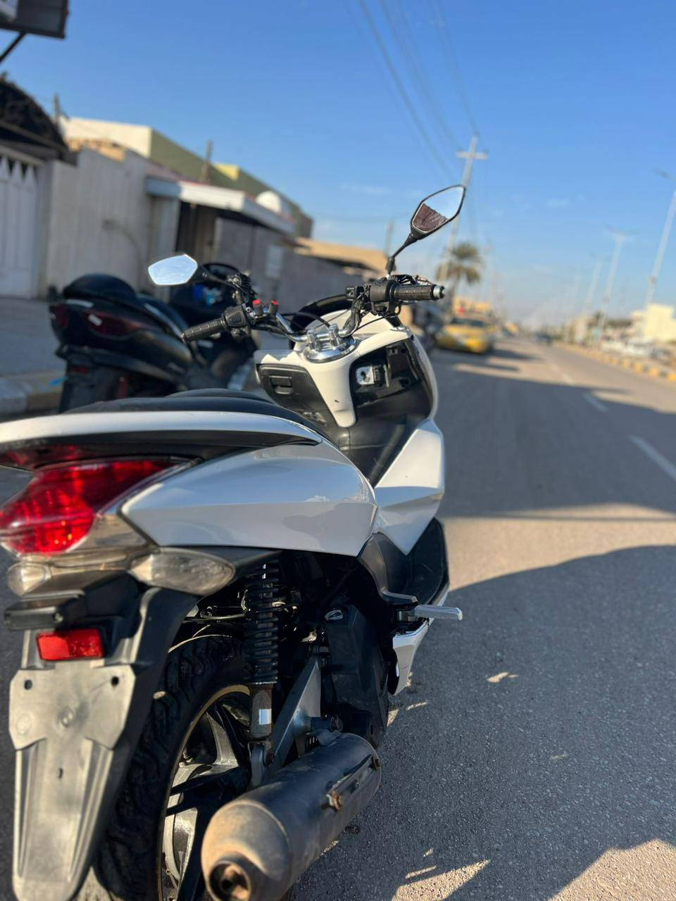 السلام عليكم pcx بلاديه ما بيهه اي نقص كهربائيات كلهه شخاله بيهه منفيس حساس ازدحام شغال حساس استان شغال ما بيهه اي نقص مكينته عل وضع الشركه مكانهه ديالى تقاطع القدس السعر مليون و١٥٠ وبيهه مجال رقم ***********
