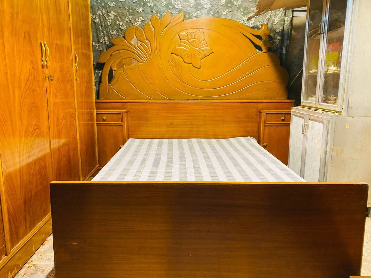 غـرفه ام سـته تزكـام ثقـيل
كنتـور صاج داخـل وخـارج الضهـر جرجوبه
ونضيـفه جداً
التـواصـل ع رقـم 📞 
مكـان كفـل َ 📍 
***********
السعـر 600
