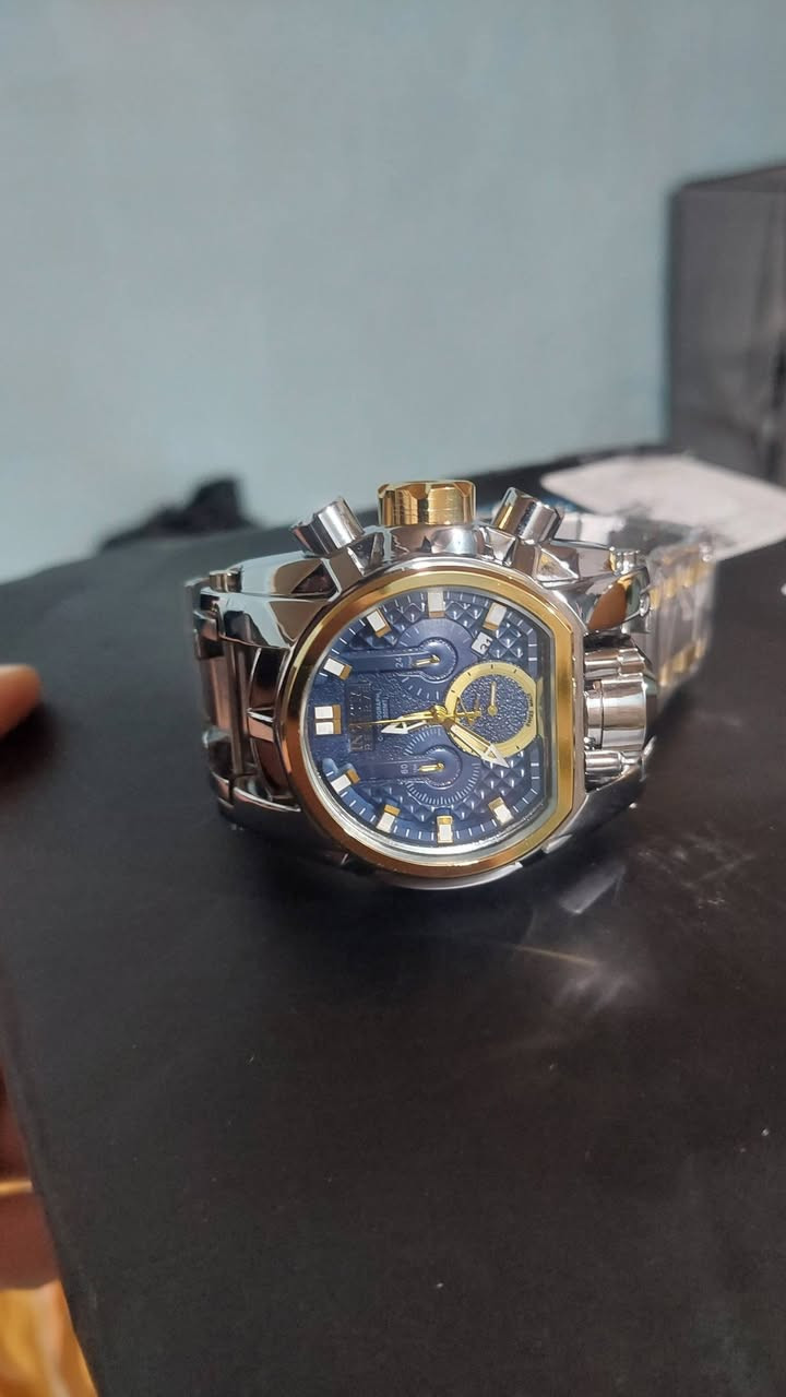 هذه الساعة هي Invicta Bolt Zeus. 

#واتساب***********
