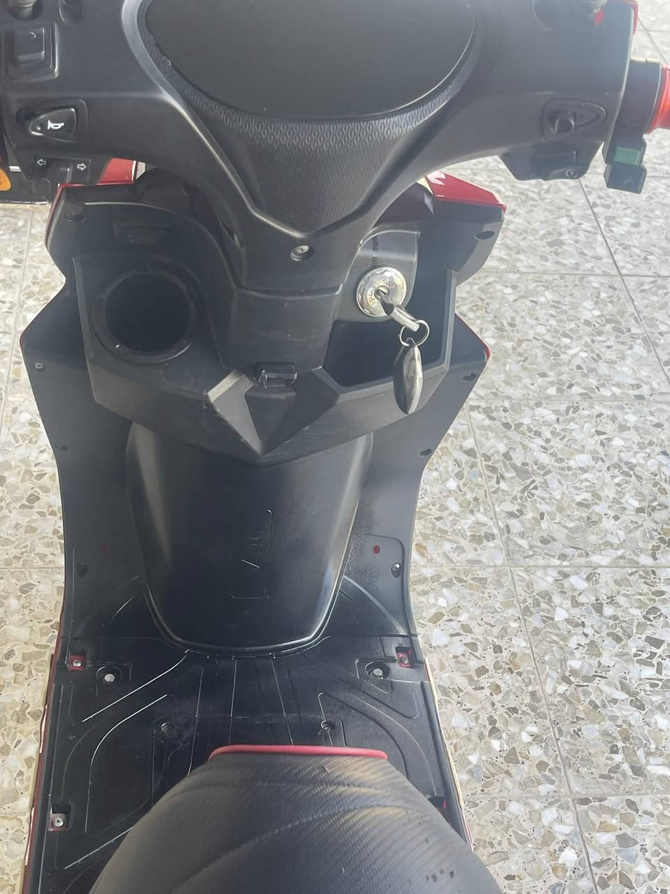 دراجه شحن موديل 2024. الدراجة تحتوي على 6 بطاريات جدد الدراجه أخت الجديده خير من الله كل نقص ما بيهة 
تحتوي على بصمه نضام سرقة قفل ستيرن 
التحكم عن بعد لايت عالي ناصي أشاير كلهة شغالة 
تحتوي على منفذ يواس بي 
السعر 650 وبيها مجال 
العنوان بغداد حي البتول قرب الجسر الفرنسي 
***********
