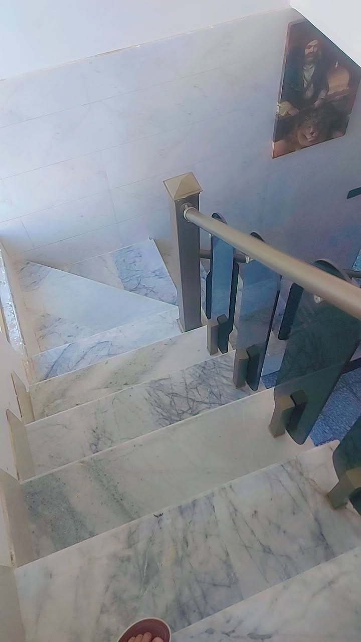 دار للبيع 105 زراعي حي ميسان قريب سكله الكرعاوي وتدخل 
***********
اتصال 
غرفه وصاله ومطبخ وستقبال وتخاريج 
صب كونكريت بناء بلوك 
ملاحظه.. مال جناي الببت مو بيع شره
الشارع عرصه ١٢  وتخل شارع ٨.... ٤ بيوت منا و٤ منا فقط مغلق  مسعجل على البيع .......السعر ٤٢ وبي مجال بسيط

مستعلج
