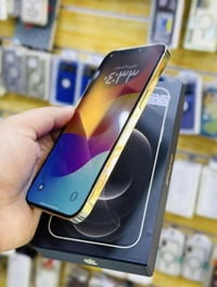 ايفون 12pro max  لون ذهبي ذاكرة 256 نموذج m بطارية 72 جهاز نضيف وبلادي...