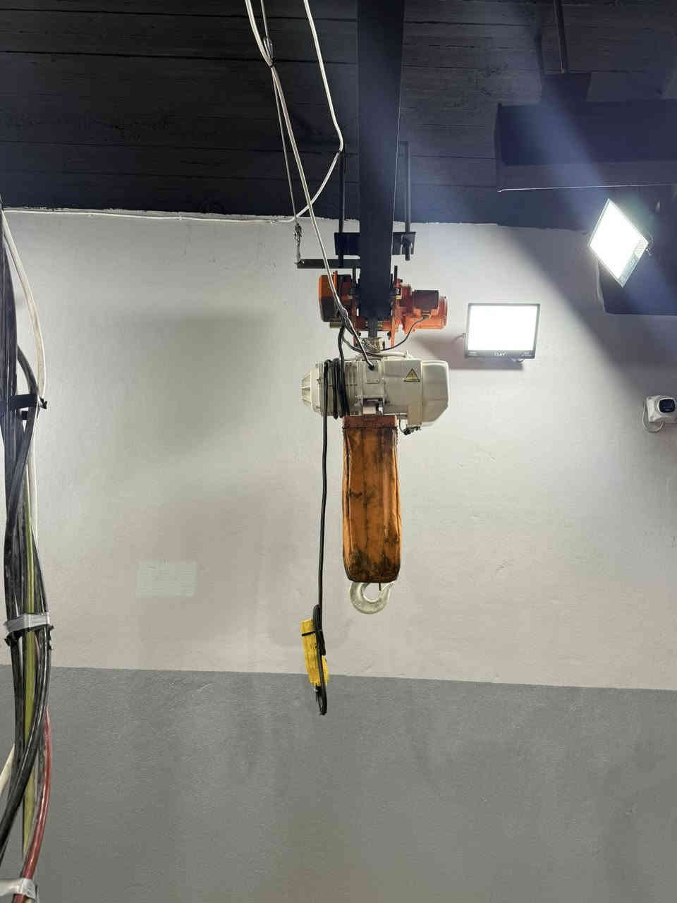 � موقع مولدات متكامل – مواصفات عالية
1️⃣ الموقع يحتوي على 4 محركات بحالة ممتازة

✅ نظافة 100%

✅ بدون أي نقص أو عطل

2️⃣ سعة أمبيرية 1600 أمبير

🔼 قابل للزيادة حسب الحاجة

3️⃣ موقع كاتم بالكامل

🔇 لا يوجد أي صوت خارجي نهائيًا

4️⃣ يحتوي على عدد 2 مبردات عاصفة 🌪️

5️⃣ الموقع مجهّز بـ كرتات كاز كاملة

6️⃣ نظام بوردات خارجي

🔥 مزوّد بمنظومة إطفاء

🚨 وحساسات أمان متكاملة

7️⃣ شاشات وكاميرات مراقبة 🖥️🎥

📍 تغطية كاملة لجميع الموقع والمكائن

8️⃣ نظام تبريد للمكائن (شلال)

❄️ كما موضّح بالصور

9️⃣ الموقع يحتوي على كرين معلّق داخلي �

 

‭٠٧٥١ ٨٣٩ ٤٠٥٨‬

المكان موصل - القوسيات -فرع ابو علي
