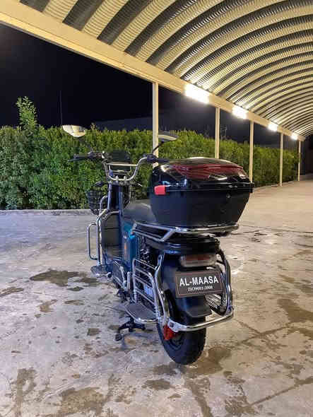 سلام عليكم 
دراجة كهربائية شحن نوع ماسه هارلي ٢٠٢٥
المواصفات:
بطاريات الكبيره عدد ٦ يجي ٢٠ امبير ٣٠ فولت يمشيك ساعتين بمسافة ٦٠ كيلو
يمشي ٩٩ الحقيقي ٩٢ 
نوع مميز مخصص للحمل الثقيل يركب ٣-٤ نفرات
بطاريات ما مبدل دراجة نظيفة كلشي وما مبدل بيها برغي 
ما بيها اي عطل كهربائي كلشي بيها شغال الشاحنة مالتها الاصليه ماسه وبوكس وياها هدية
بريكات دسك امامي خلفي دهن 
السعر ٧٠٠وبيها مجال
