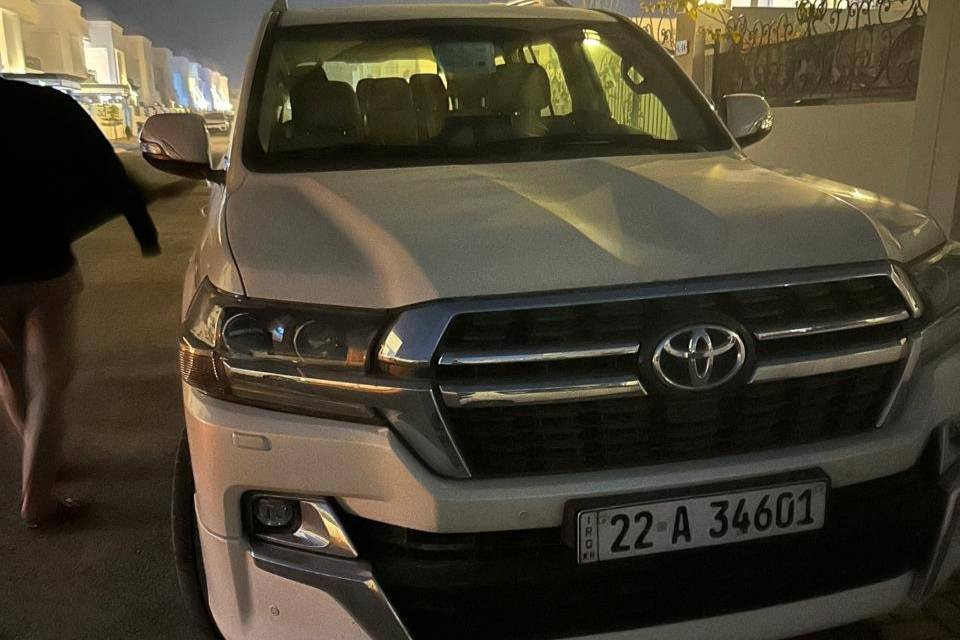 تۆیۆتا لاندکڕۆز 2021 مواسەفات GXR V8 
سفری شەریکەی موهەنەد 
خۆم بە سفری ڕامکێشاوە یەك دەستە 
تەنها 47 هەزار کیلۆمەتر حەقیقی ڕۆیشتووە 
فول مواسەفات 
بەسمەیە 
سێ شاشە 
هەموو گیانی بەشەرت 
چوار تایەی شەریکەی لە ژێر 
سەیارەکە بێ بۆیاخ 
تەنها دوو ساردی هەیە لە دەرگای سایەق و سەکن 
ماباقی هەموو گیانی بەشەرت 

سـعـر : لە کۆمێنت داوابکە ڕاستەوخۆ بۆت دێت 📥 

گێر و مەکیەنەی بەشەرت 
هیچ کێشەیەکی تێدا نییە 

ژمارەی خاوەنەکەی 
***********
