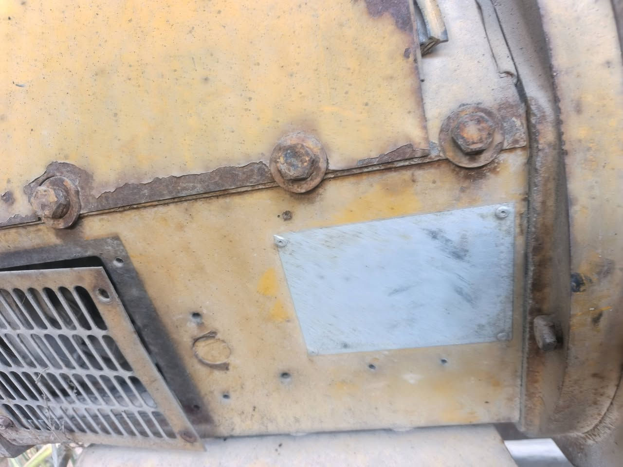 السلام عليكم مولده ديوز ٤٥كيفي المحرك رافس للبيع ***********
