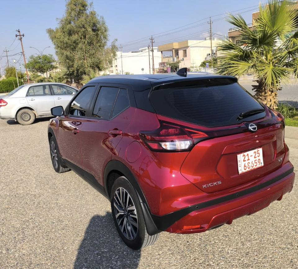 *تحية طيبة لجميع المتابعين *
للبيع نيسان كيكس. 
موديل 2024. 
مواصفات SV
السيارة ماشية  الف فقط يعني زيرو👌
رقم الشاصي 3N1CP5CV8RL560879
محرك 1600 اربعة سلندر. 
اللون ماروني وسقف اسود ابلادي. 

المواصفات SV
دخول ذكي. 
بصمة تشغيل وتشغيل عن بعد. 
رادار امامي و رادارات جوانب. 
حساسات خلفية وتوقف ذاتي. 
كاميرا خلفية وتحديد مسار. 
فول تحكم استيرن. 
نقطة عمياء. 
هاند بريك بصمة. 
ومواصفات اخرى كثيرة. 

الضرر. 
كير مفتوح. 

السيارة بدون صبغ* كل قطع السيارة ابلادي وايضا ً لايتات السيارة ابلادي. صور الحادث وتقرير السونار مرفقة في الاعلان. 

السيارة كاتي تترقم شمال العراق
أربيل * سليمانية *دهوك. 

مكان السيارة في محافظة كركوك 
للاستفسار اكثر عن السيارة يرجى على الرقم ***********
