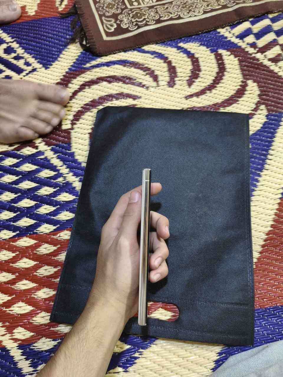 السلام عليكم 
جهاز اس23
الجهاز شرق أوسط؟مكفول من عده هاي الطخة الي بالشاشه 
بدون كارتونة؟ السعر ٤٥٠ 
المكان؟ بغداد مدينة الصدر
رقم؟ ***********
