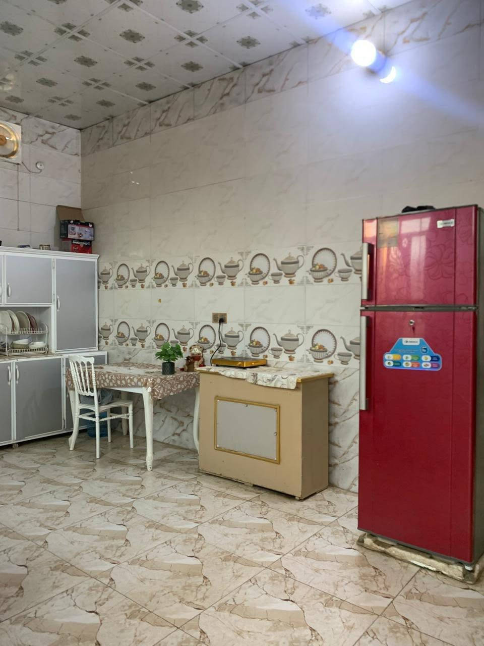 السلام عليكم بيت مساحه 100 ركن زراعي وصل طابو 
مكانه الناصريه سبل بضهر مكتب ابو ساره قريب عل مجاري يتوفر ماي وكهرباء وامبير ومدرسه شارع مرتب وحلو يتكون من غرفتين وصاله ومطبخ وصحيات داخليه وخارجيه واستقبال السعر 35 وبي مجال للشراي بعد لمعاينه للتواصل ***********
