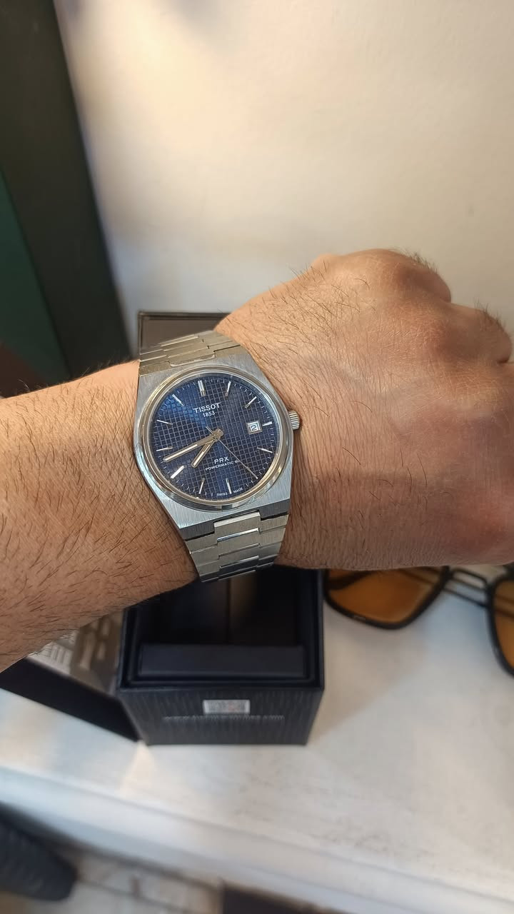 السلام عليكم من رخصة الاخوه الاعضاء ساعه تيسوتPRX سوبر ماستر جديدة لووك غير مستعمل للبيع
ضد الماء 20m
 تاريخ يومي
زجاج زفير ضد الخدوش
سير ستانليس ستل ضد الصدا والاملاح
وزن ثقيل
قفل بحري
اوتماتيك
ظهر الساعه كشف مختوم تيسوت
قفل فراشه مختوم تيسوت
شكل انيق جدا
لون المينا مميز
الساعه مع العلبه الاصليه وكرت الضمان
السعر 140 الف
العنوان بغداد
ماسنجر واتساب
يوجد توصيل لجميع المحافظات
***********
