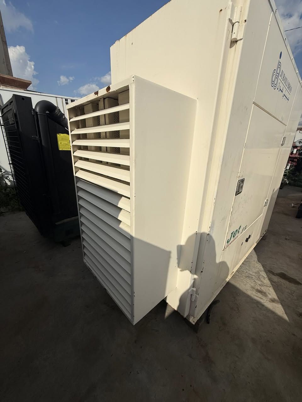 السلام عليكم
بيركنز 88kva بريطاني 
ساعات العمل اقل 4000 ساعه 
كاتم 100‎%‎ للصوت 
نظام اوتو حمايه فول اوتماتيك
وضع بلاد شركة  
أربيل صناعه جنوبيه 
نظام اوتو حمايه فول اوتماتيك
وضع بلاد شركة  
🚚يوجد توصيل الى جميع المحافظات وبضمان🚚
🚚كياندن هةية بو هةموو شاركان بةكرينتى🚚
 للاستفسار:
 ابو علي 
***********
***********
***********
