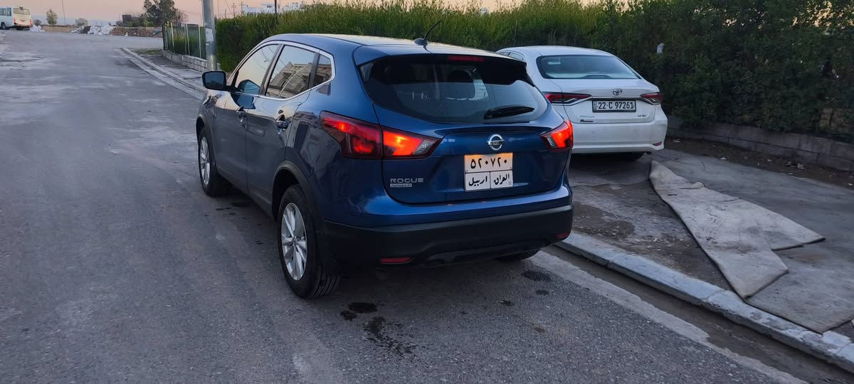 2017
یەک پارچە بۆیاغ
*********** مۆبایل أربيل, العراق
