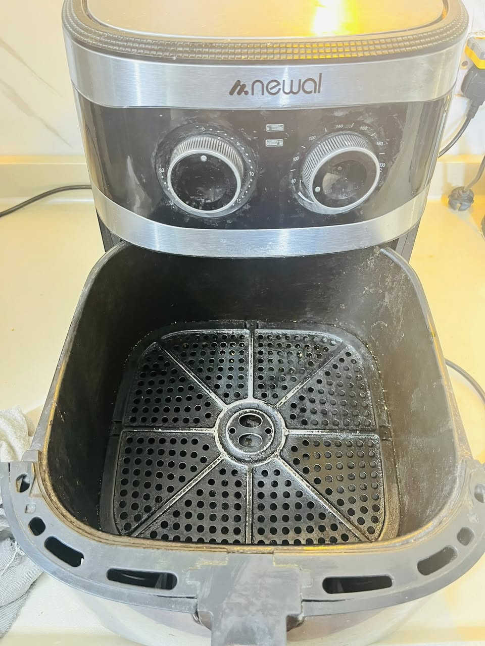 ثلاجة 100 وبيها مجال
وقلاية 40 وبيها مجال 
رقم ***********
بغداد الشعلة
