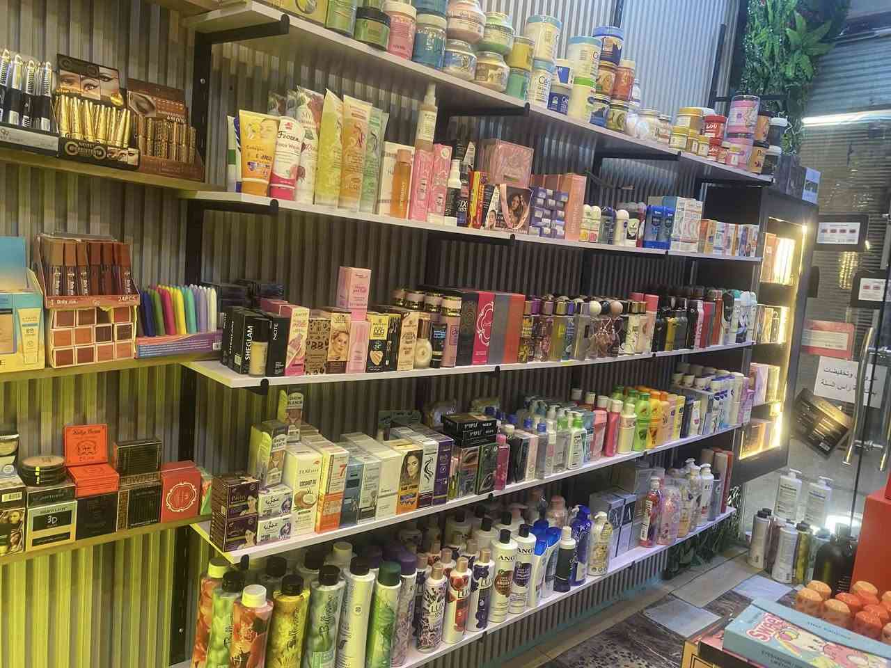 كوزمتك للبيع حي العامل سوق الشعبيه كوزمتك مجهز من ارقى الماركات دابيع بسبب عدم التفرغ للاتصال ***********
