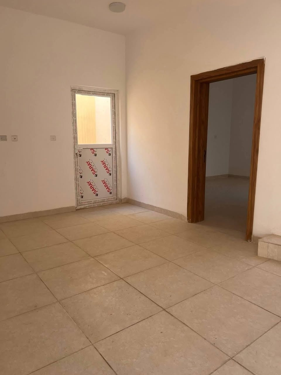 تسلسل: 1094
🟢دار للبيع في الفلوجة مجمع الزهور الثاني 
🟢العنوان:الفلوجة على سريع الدولي مقابل شركة البيبسي قرب جامعة الفلوجة 
📍بناء حديث 
📍المساحه: ٢٥٠ م٢
📍بناء طابوق حديث
🟢الدار فارغ وجاهز للسكن 

⭕️ الدار يحتوي على
غرفتين نوم سويت 
صالة ومطبخ واستقبال وصحيات وحمام 
ومناور وكراج سيارة وحديقه 

🟢السعر: ١١٠ مليون دينار 
✅الدفع مقدمة ٨٠ مليون و٣٠ مليون اقساط

⚠️ مكتب دار السلطان للعقار
العنوان فلوجة الجغيفي الثانية بداية شارع جامع فاطمة
للاستفسار الاتصال على الأرقام التاليه
***********
***********
***********
