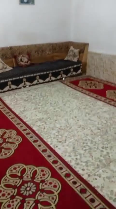 سلام عليكم بيت للبيت مساحه 80 متر مربع قاط واحد سيراميك وبياض كله كاشي عالي عن شارع موقع البيت حي طارق القديم مقابيل البنزين خانه الجديده الاستفسار عل رقم ***********
