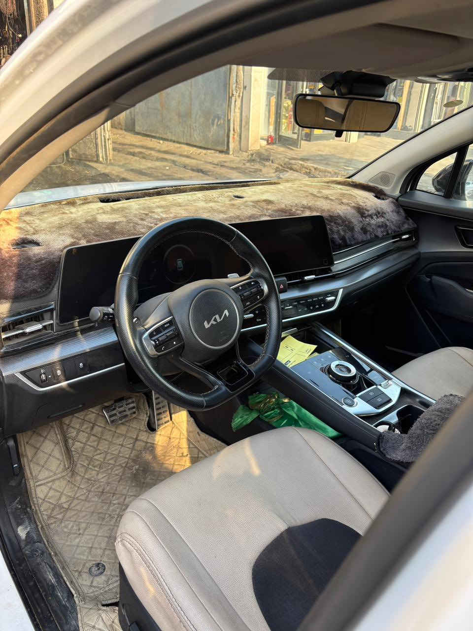 سلام عليكم للمراوس بشي من موديل ٢١ وفوك
سبورتج L طويله خليجيه وكاله suv
مكفوله من الضربه والصبغ 
فقط بارد صغير 
فول مواصفات للاخير 
رقم بغداد باسمي 
***********
