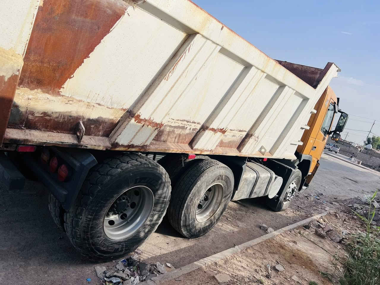 لوري قلاب للبيع موديل ٢٠٠٣ مجموعه شفت  السعر

٣شدات و ١٥ ورقه وبيها مجال بسيط ***********

رقم دهوك بسمي
