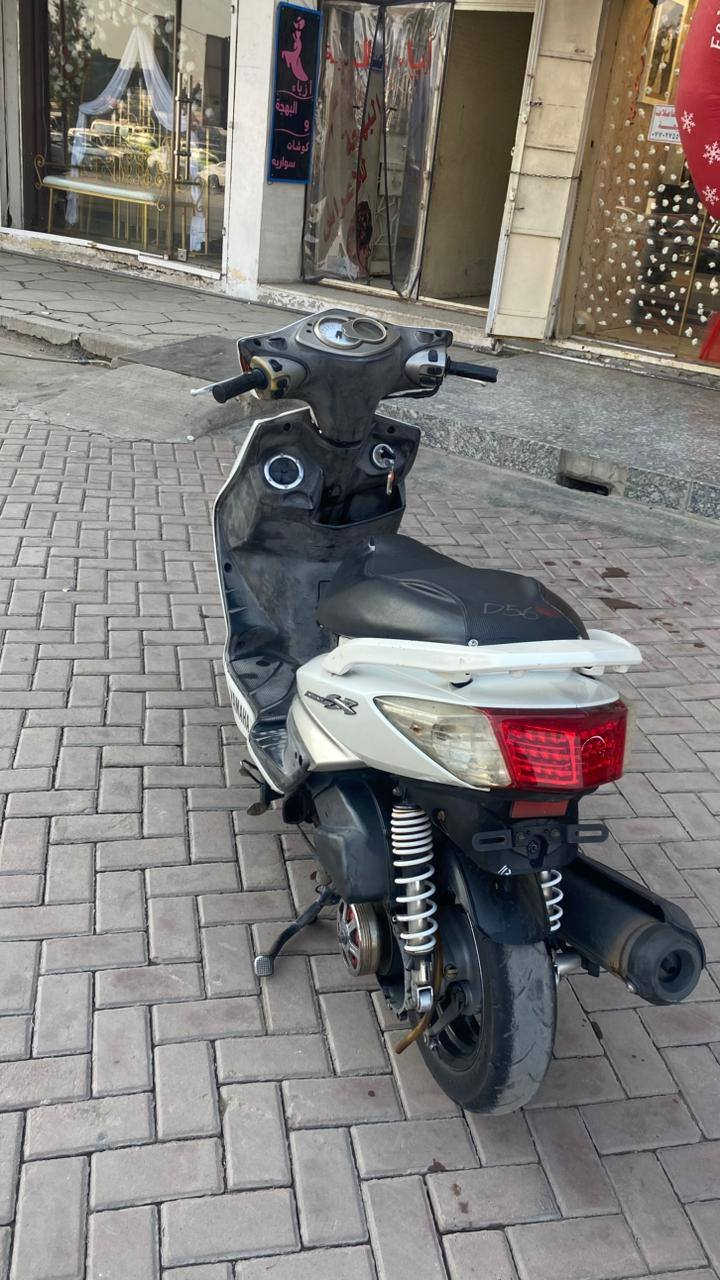 السلام عليكم 
دراجه سكنس فحل للبيع 
دراجه نضيفه مكينه كفاله برغي ممفتوح بيها بس بيها ملاحضات بسيطه بالكفرات بيها كلچات رياضي والكلچ الخلفي شويه بي صوت بالتحريكه المكينه خرسه صوت مينسمع الها السعر 900 
مكاني صليخ يم النادي مال صليخ 
رقمي ***********
