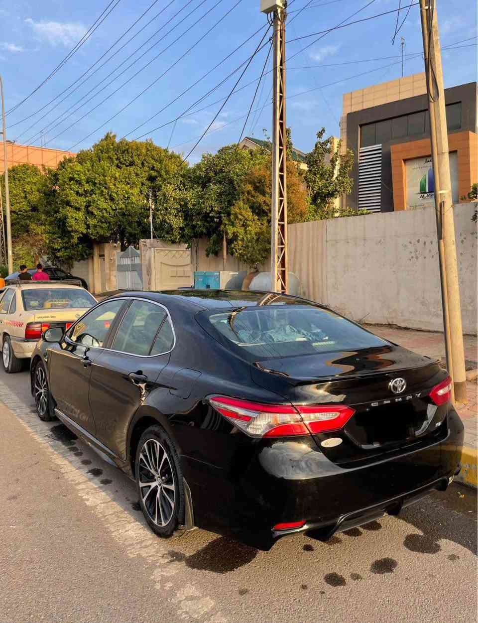 ‎تۆیۆتا کامری LE ٢٠١٩
‎ماوەی رۆیشتن ٧٧ میل
‎نرخی ١٥٨ وەرەقە و مەجال
‎سەنەوی و هەزەی نوێ
رەسمی شانصی و حادیسەکەم داناوە. 
یەک دەرگای هەیە 
سەیارەکە کلێرە لەسەر ساخی امریکا کرایە 
ناو کرێمیە بێ مەسرەف
‎شوێنی ئۆتۆمبێل هەولێر
***********
*********** أربيل, العراق
