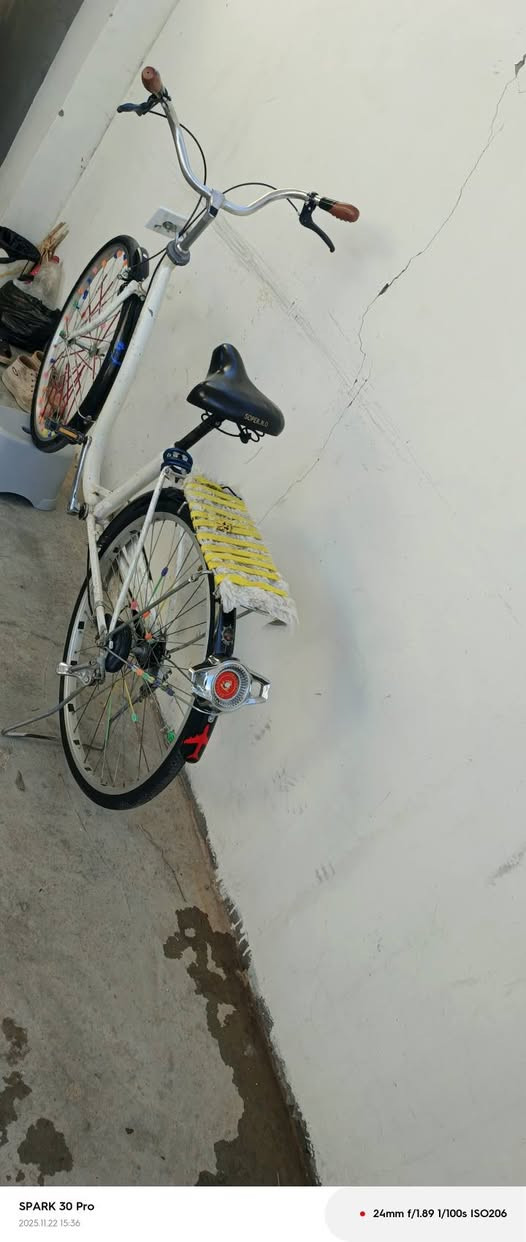 سلام عليكم شباب بايسكل بناتي حجم 26 مابيها اي شي واللي يريد يجي خاص سعر  100 بي مجال  مكان ـ ديالى ـ  خانقين ـ ملك شاء {رقم هاتف:: *********** }
