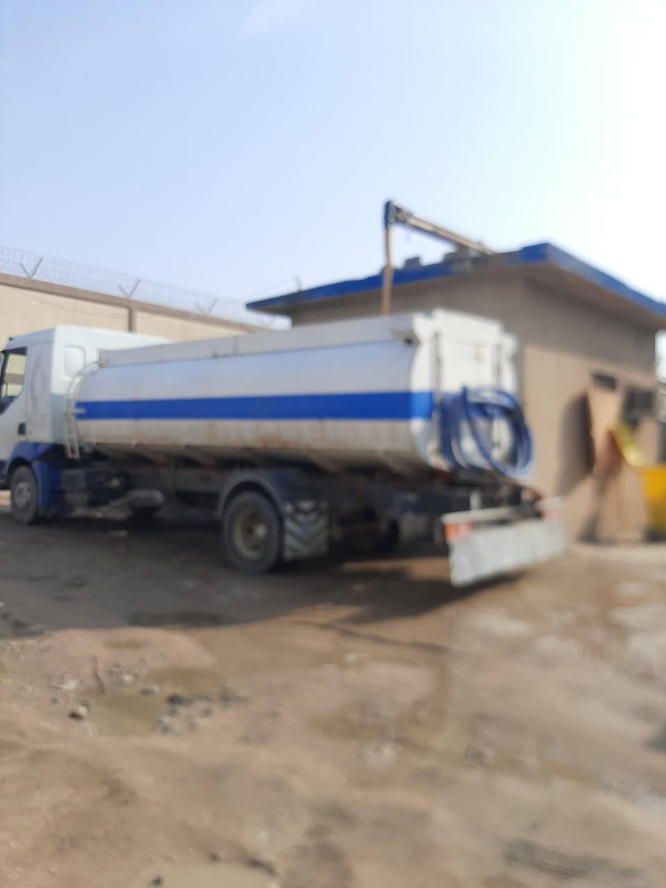 السلام عليكم 
دنكر رينو للبيع حموله 10طن 
شاصي مكفول 
مديل 2012
المكينه تنقص 
رقم دولي بصرة 
سنويه 2030 تنتهي 
حصت كاز 300 لتر
السعر 85 
والتفاصيل الاتصال على الرقم  ***********
