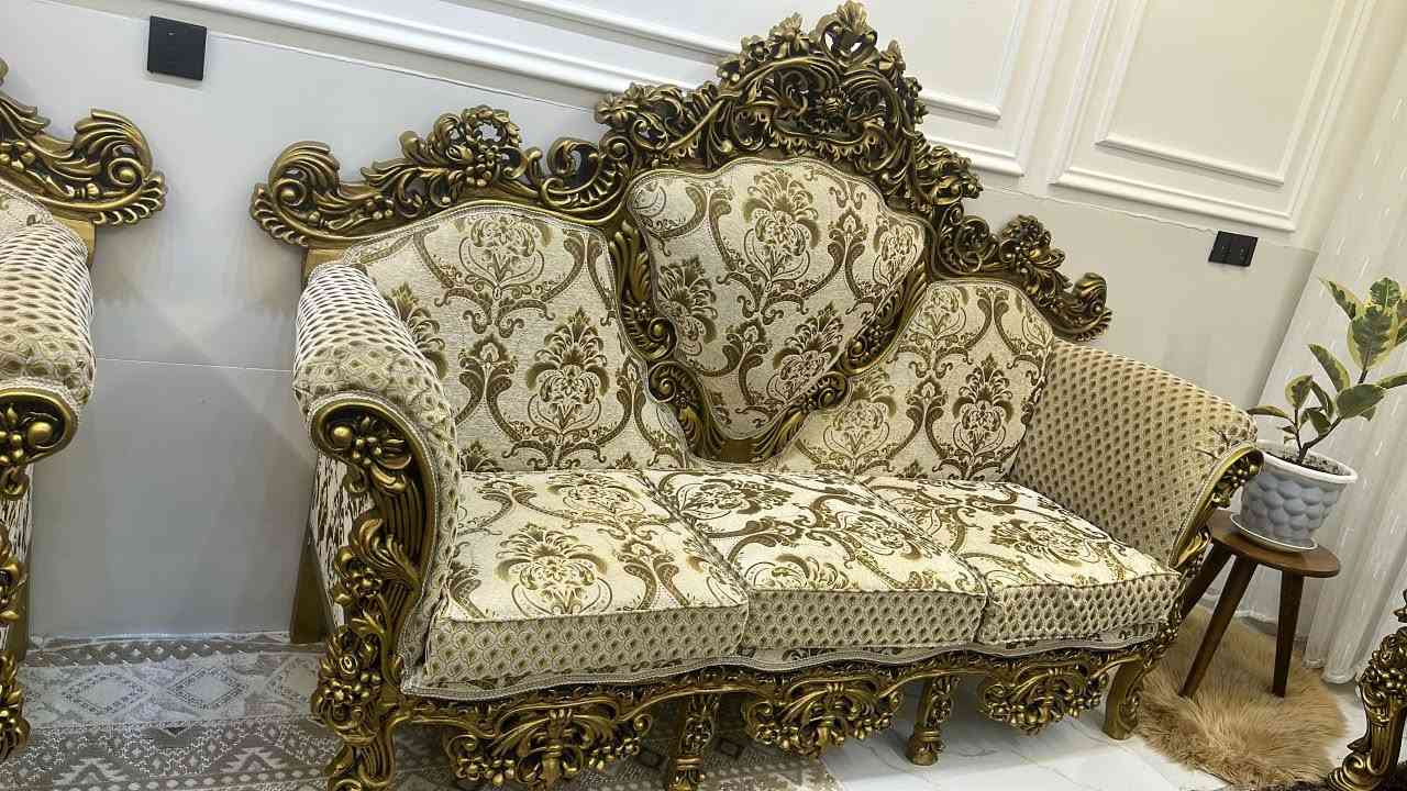ئەم تاقمە قەنەفەیەمان هەیە زۆر تازەو جوانە ماوەتەوە نرخی
٣٥٠$مەعامەلە ***********
