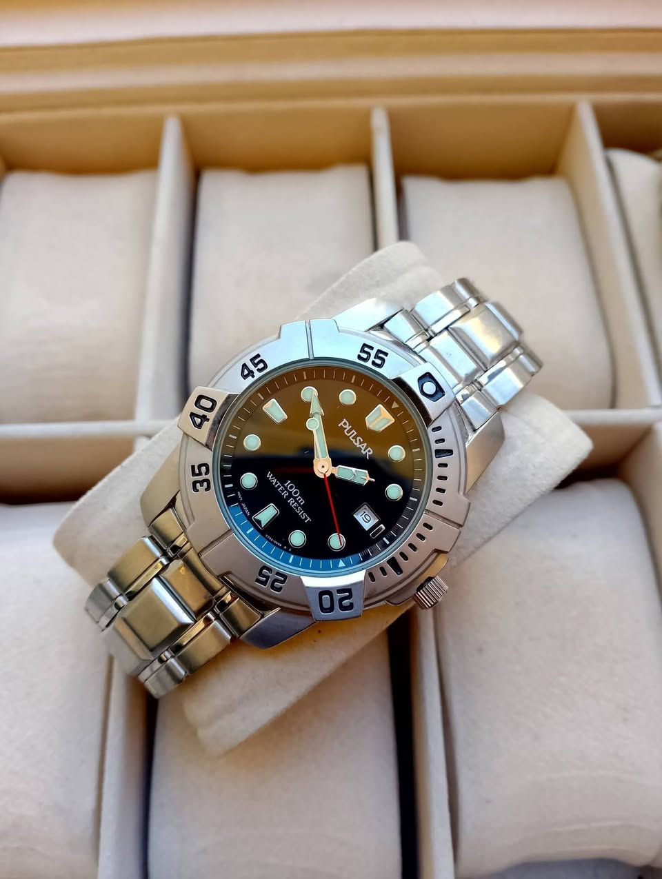 بسم الله الرحمن الرحيم
تحيه طيبه للجميع ♥️ 
للبيع ساعه بولسر
الصنع ياباني اصلي 
سير سل ستيل اصلي 
وكاله غير مستخدم 
نافذه لعرض التاريخ 
مكينه بطاريه 
رنك دوار
السعر 55 الف 💵💵
العنوان بغداد الدورة 
يوجد توصيل إلى جميع محافظات العراق وبغداد أيضاً 
للحجز والاستفسار المراسله على الخاص او على الرقم 
ه‍ *********** ☎️ متوفر واتساب
