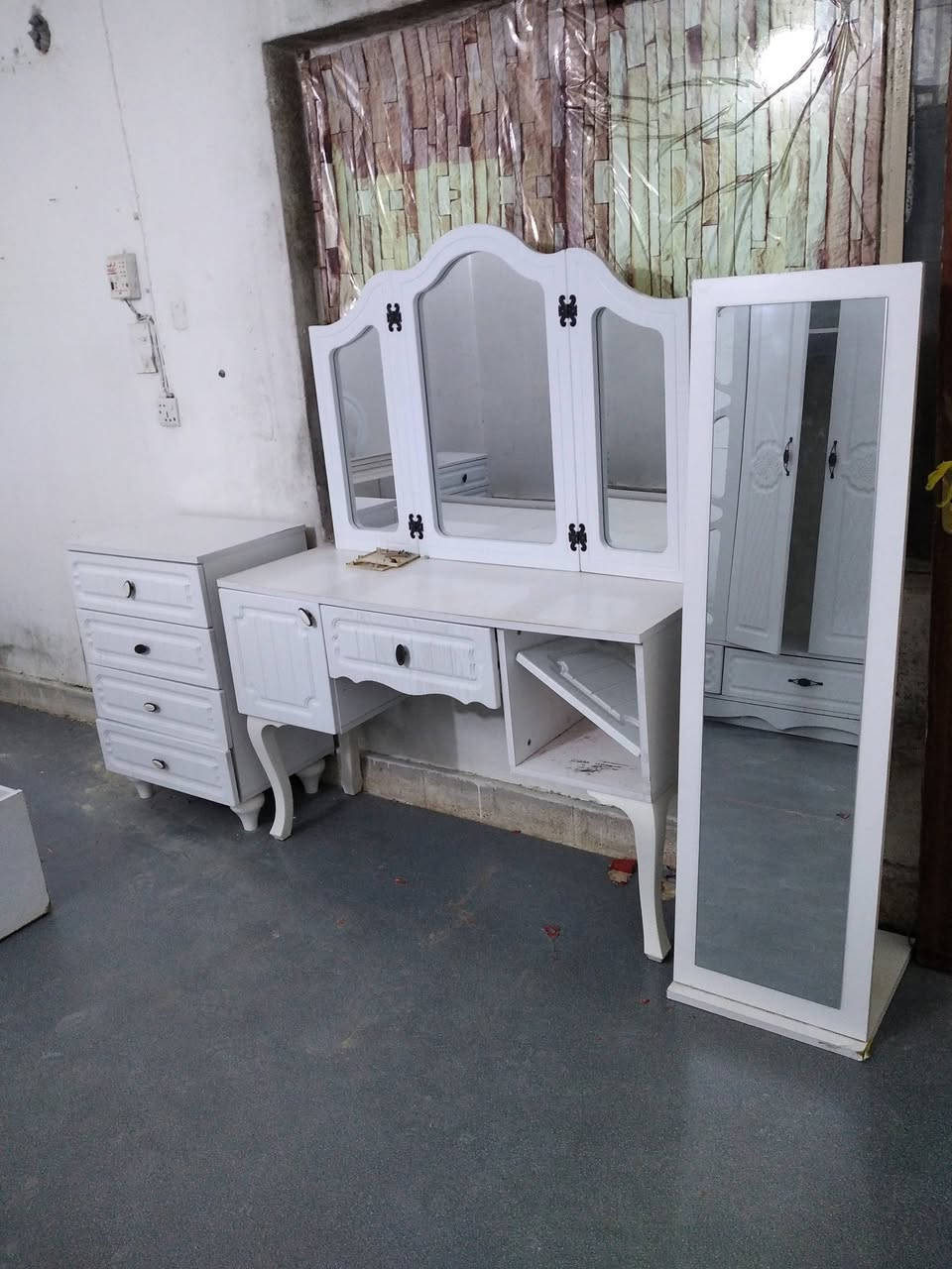 لسلام عليكم عندي غرفه تركي نظيفه ما بيها اي ضرر مثل ما واضحه بالصوره سعرها ب 300 العنوان حله نادر الاولى قرب فندق الذكريات رقم الهاتف ***********
