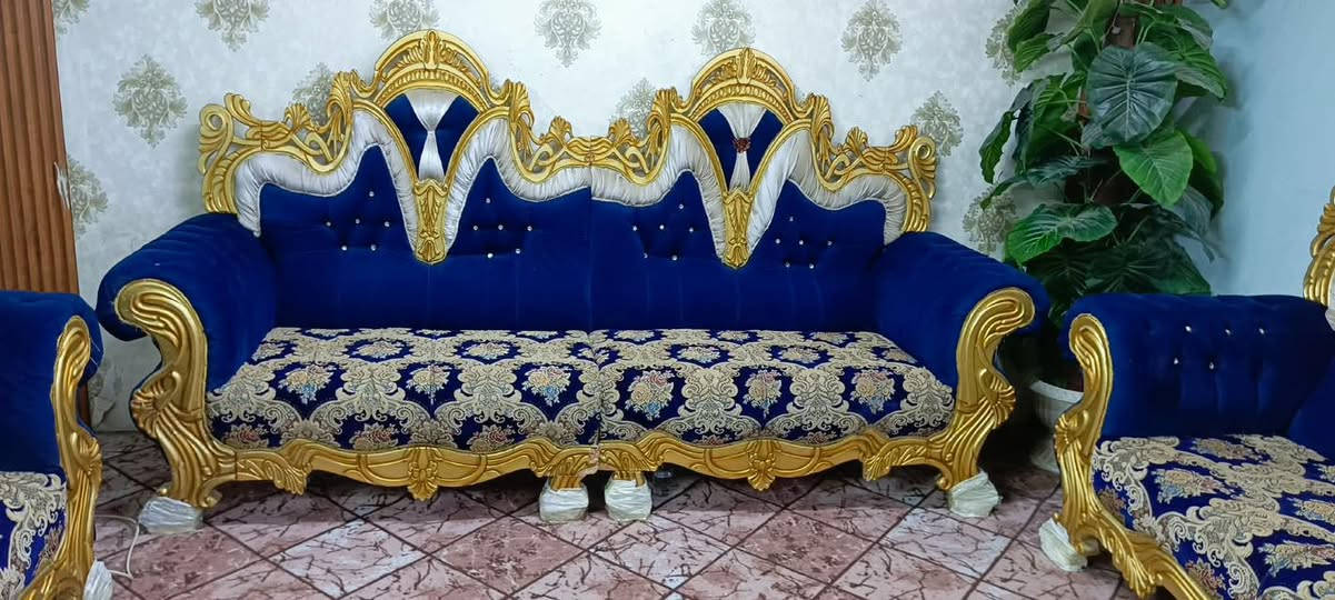 ديوان ملكي 22 مقعد تسكام درجه اولى مستعمل قليل كلش السعر 900 وبي مجال المكان بغداد اكو توصيل ***********
