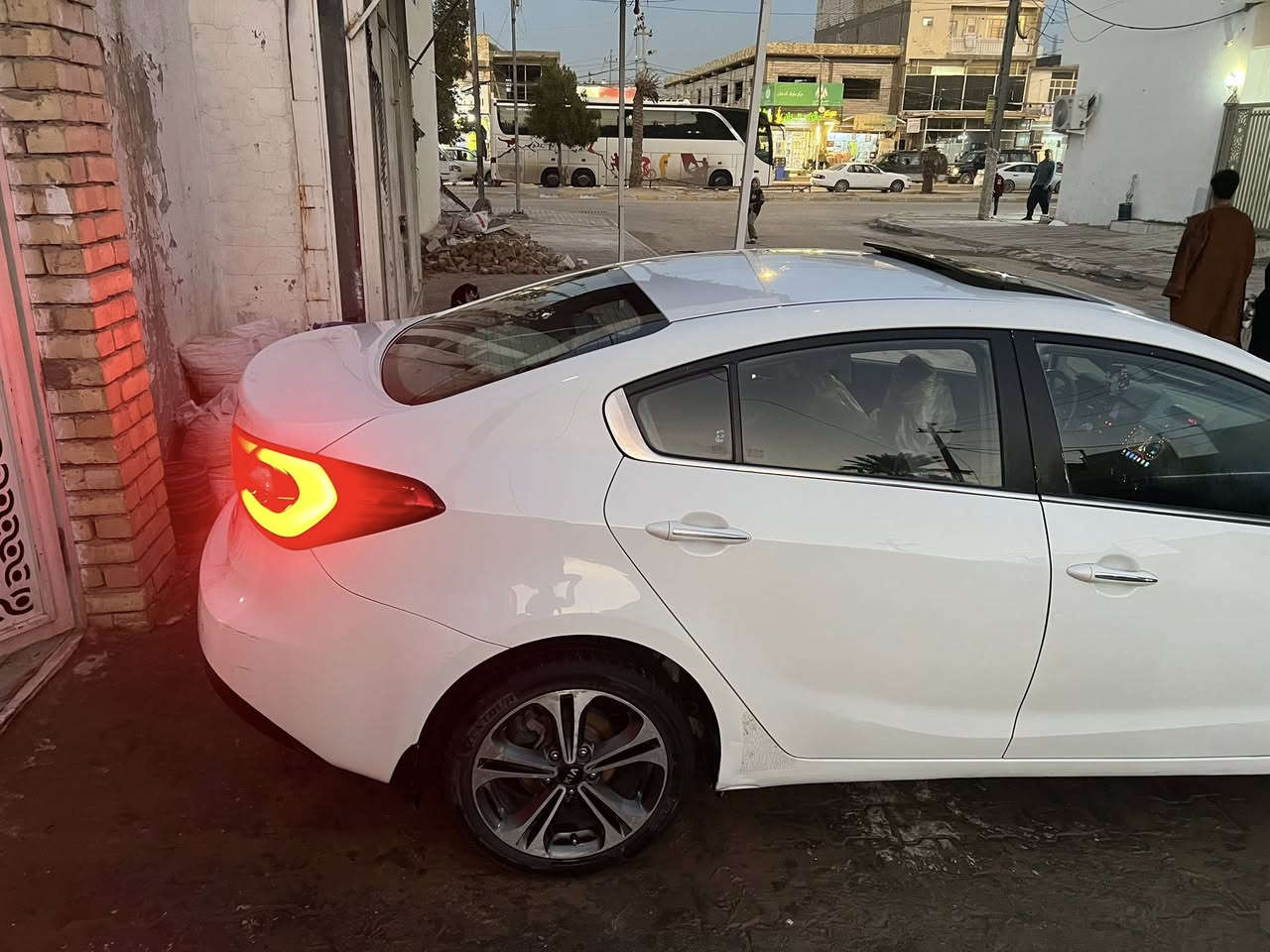 سلام عليكم سيراتو للبيع 2014 مكفوله بيه فقط بارد مكاني نجف كوفه السعر 117 وبيه مجال
***********
