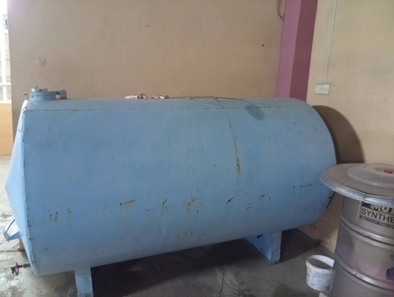 سلام عليكم تنكر للبيع 1800 لتر سعر 150 *********** ***********
